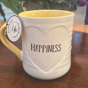 Heartland Hive “HAPPINESS” Mug  NWT